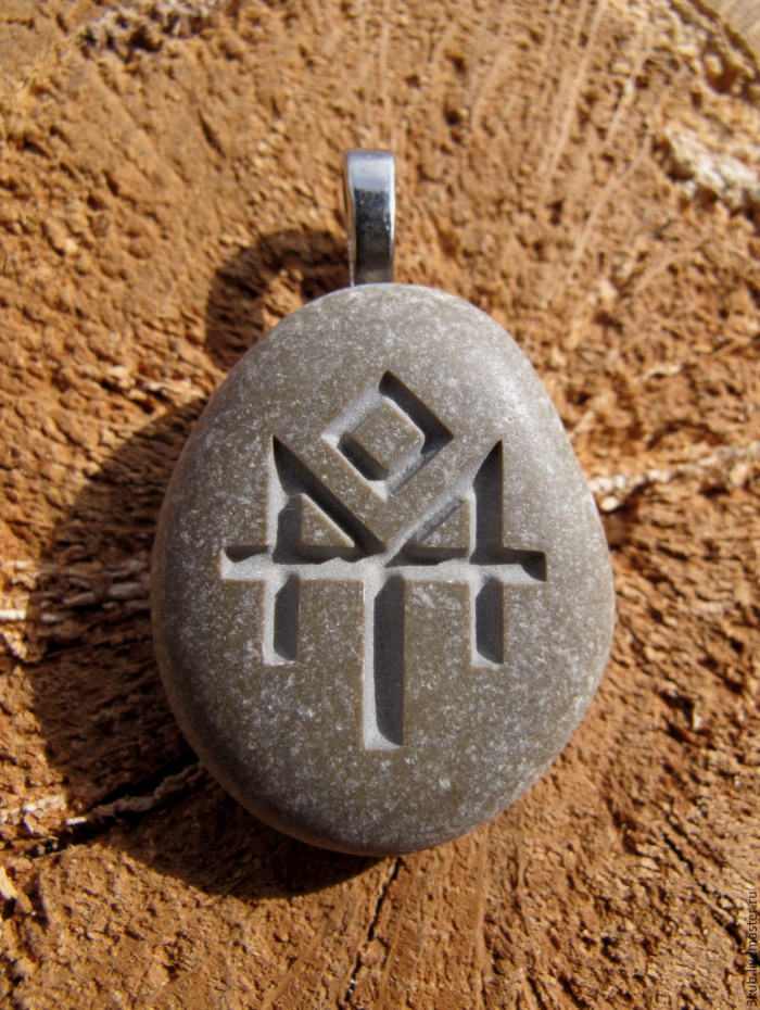 Символ Даждьбог на камне